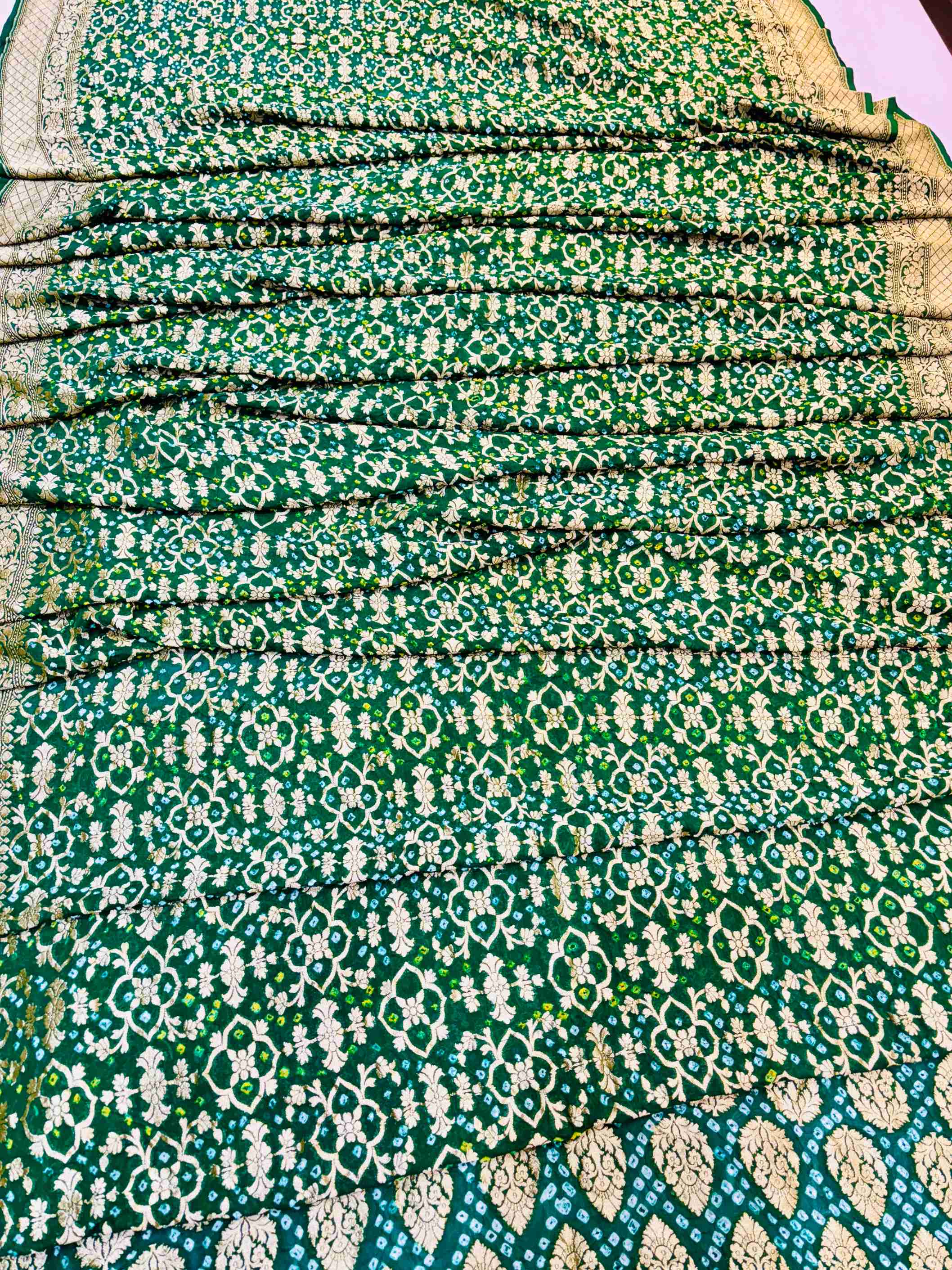 Handwoven Shaded Green Bandhej Bandhini Saree