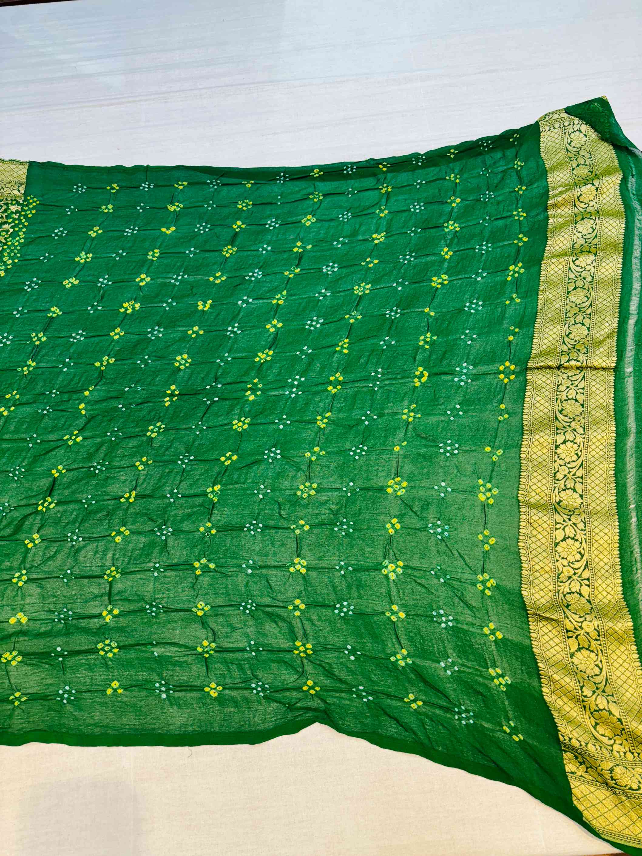 Handwoven Shaded Green Bandhej Bandhini Saree